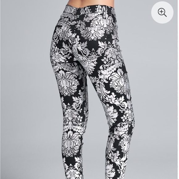 VENUS - NWOT - Metallic Print Skinny Jeans - Picture 4 of 10